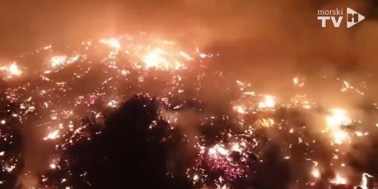 Sinoć izbio požar deponija na Visu