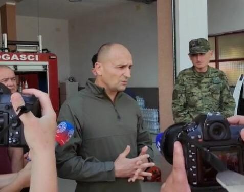 Slobodna Dalmacija – Ministar Anušić u Dubravicama: ‘Hrvatska vojska nije na terenu, to ovisi o procjeni vatrogasnih zapovjednika’