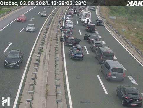 Slobodna Dalmacija – Ogromne gužve na autocesti A1 u smjeru Dalmacije: zatvoren tunel Sveti Rok, ali i još dva tunela, pogledajte slike kaosa