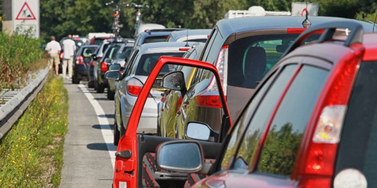 Gužve prema moru, jak vjetar zadaje probleme na Jadranskoj magistrali!