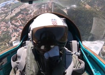 JEDINSTVENA SNIMKA MiG-ovi i Rafalei letjeli iznad Knina, objavljeno kako je to izgledalo iz kokpita | NACIONAL.HR