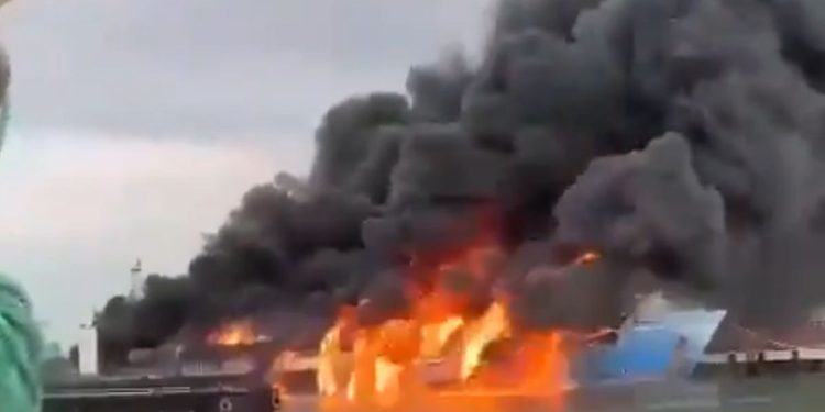 PLAMEN I GUSTI DIM Ukrajinci napali rusku luku, pogodili trajekt pun goriva | NACIONAL.HR