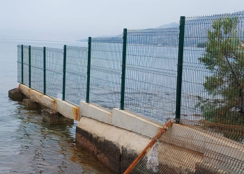 OKUPACIJA PLAŽE Ograde u Starigradu moraju pasti koliko god da ih ima