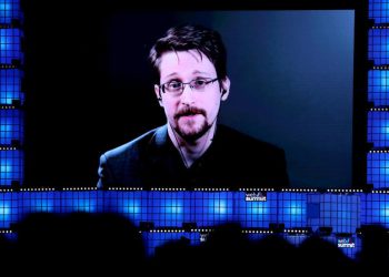 Snowden optužuje Macrona za ‘uzimanje talaca’ — RT World News