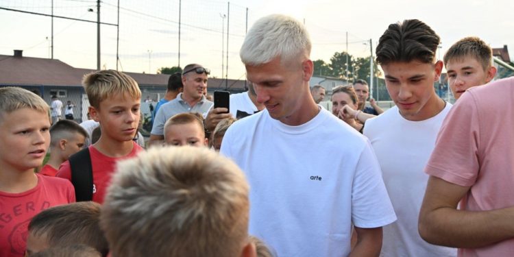 Sportske novosti – Dani Olmo oduševio klince, pa poručio: ‘Uvijek mi je drago doći u Zagreb, u Hrvatsku, moj drugi dom’