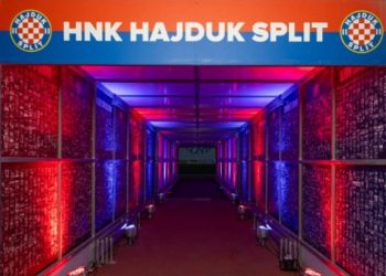Sportske novosti – FOTO: Hajduk članovima ponudio novu pogodnost, Livaja i društvo na teren ulaze kroz slike vjernih navijača
