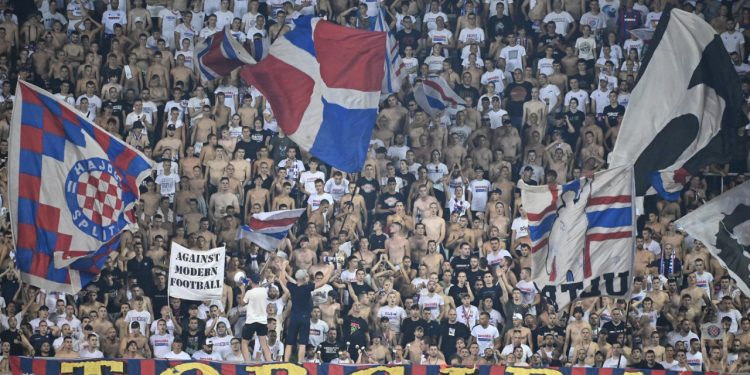 Sportske novosti – Navijači Hajduka slavili na Poljudu pa pred derbi s Dinamom poručili: ‘Idemo u Zagreb nered praviti’