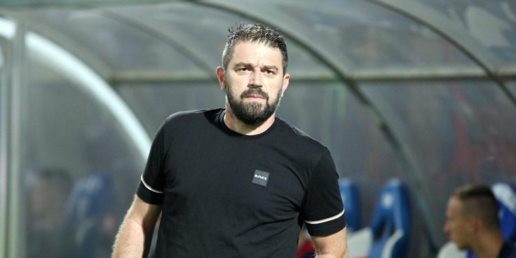 Sportske novosti – Trener Belupa opet bijesan na suce: ‘Čista ruka, a onda dobijemo gol! Živci su tanki, svako kolo isto…’