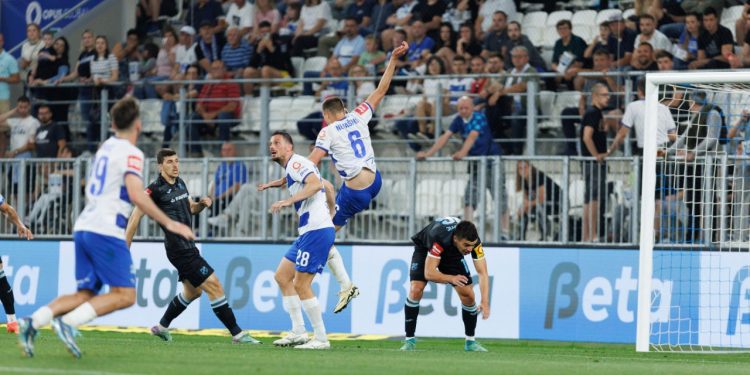 Sportske novosti – UŽIVO: Osijek i Rijeka u derbiju kola, stigli su sastavi za okršaj na Opus Areni