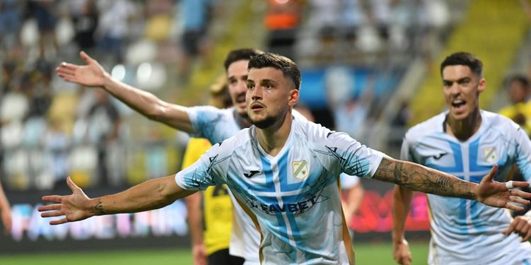 Sportske novosti – UŽIVO/VIDEO: Crveni karton za goste! Rijeka s igračem više ide po pobjedu