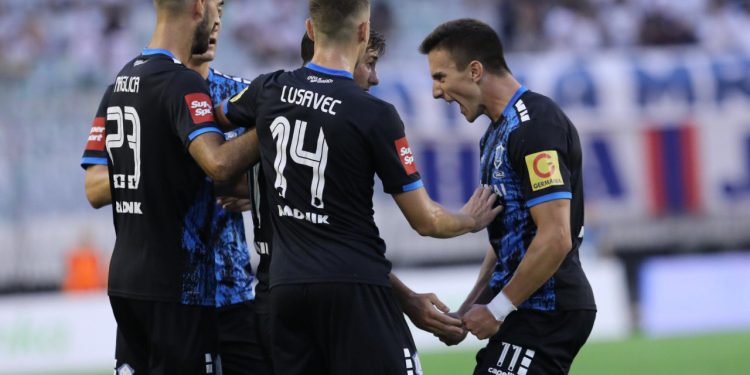 Sportske novosti – UŽIVO/VIDEO: Novi šok za Hajduk, Bijeli gube na Poljudu, nije ih spasio ni VAR