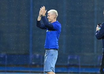 Sportske novosti – VIDEO: Pogledajte Olmov povratak na Maksimir, uz ovacije izašao na travnjak i odjenuo najdraži dres