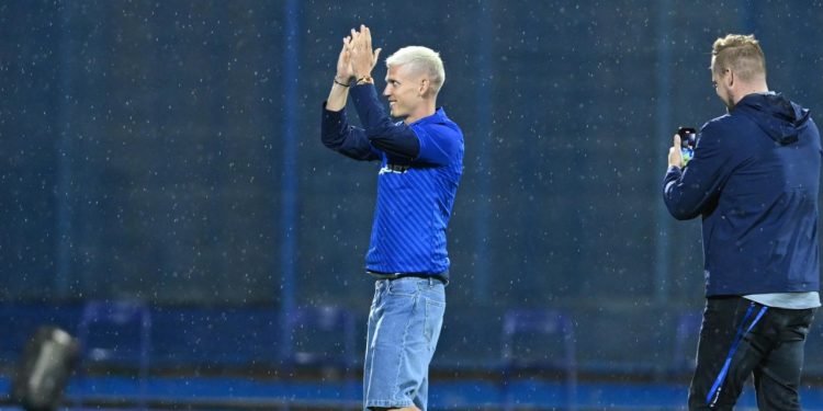 Sportske novosti – VIDEO: Pogledajte Olmov povratak na Maksimir, uz ovacije izašao na travnjak i odjenuo najdraži dres