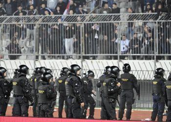 Sportske novosti – Žestoka uvertira uoči derbija na Poljudu: Navijači se potukli na Gripama, privedeno više od 20 osoba