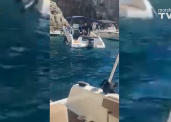 Sram vas bilo! Nitko nije pomogao, vezao brod za svoj da ne potone!