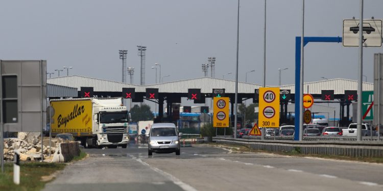 Srbi zaustavili hrvatskog zastupnika na granici dok Vučić priča o ratu: Situacija je usijana