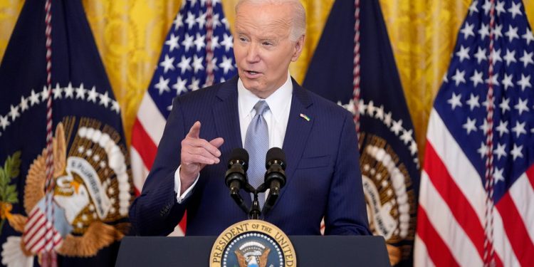 Sudac pauzira Bidenovu politiku koja omogućuje put do državljanstva supružnicima migrantima