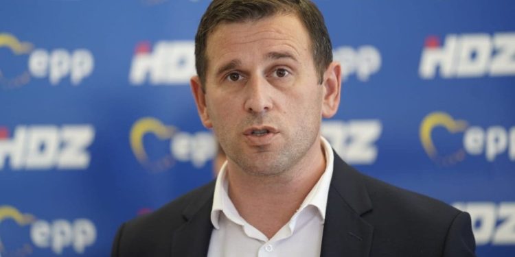 Šuta: “Splitskim teatrom upravlja Bojan Ivošević”