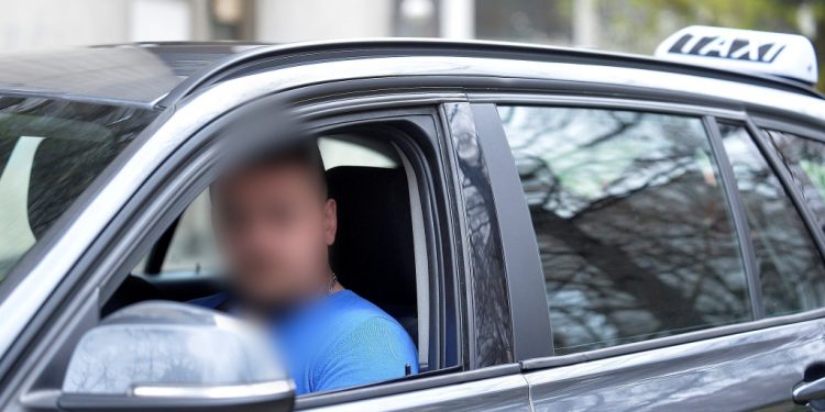 Taksist zatvorio mladog Norvežanina u autu: Šokirao ga onim što je tražio od njega