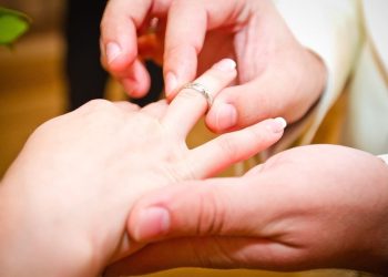 Talijan traži Hrvaticu koja je izgubila vjenčani prsten na dalmatinskoj plaži