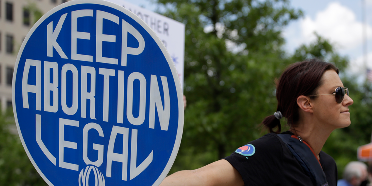 Tester, Sheehy važu nakon što je Vrhovni sud Montane oborio zakon o pobačaju uz pristanak roditelja