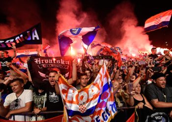 Thompson atmosferu digao do usijanja, a nakon koncerta nastao kaos: Letjele su šake na sve strane