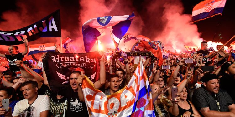 Thompson atmosferu digao do usijanja, a nakon koncerta nastao kaos: Letjele su šake na sve strane