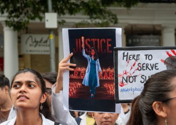 Tisuće Indijaca ponovno su na ulicama nakon 12 godina, zbog silovanja i ubojstva liječnice — RT India