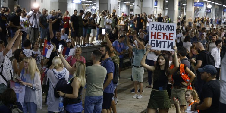 Tisuće ljudi blokirale Beograd, spremaju se nove akcije: Ljutiti Vučić održat će govor