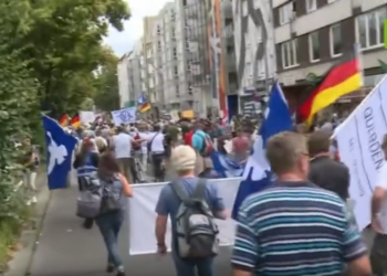 Tisuće se pridružilo ‘mirovnom’ skupu u Berlinu (VIDEO) — RT World News