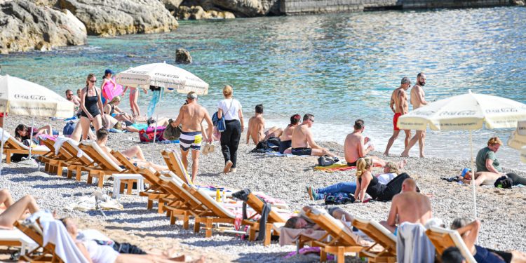 Toplinski val ne jenjava: U Puli u 8 ujutro more doseglo nevjerojatnu temperaturu