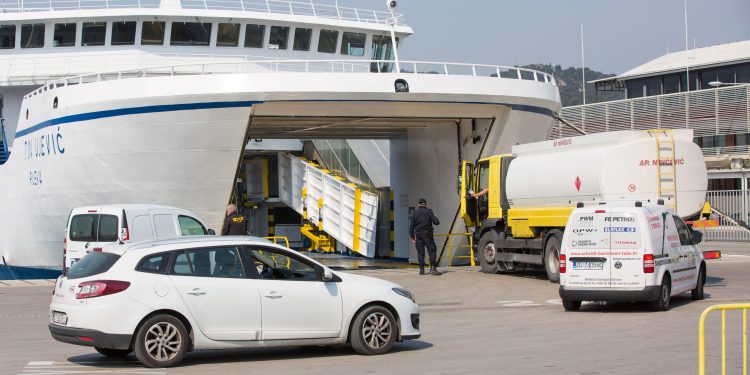 Trajekt Tin Ujević nije isplovio, neki sumnjaju u obrazloženje Jadrolinije: Ovo je neslužbena informacija