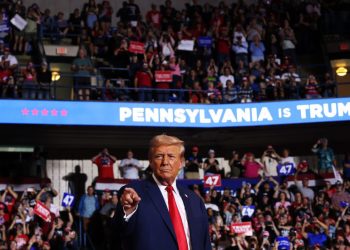 Trump kritikuje Harrisa zbog inflacije — RT World News