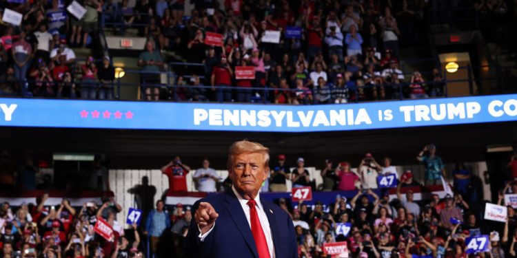 Trump kritikuje Harrisa zbog inflacije — RT World News