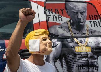 Trump uvjerljivo pobijedio Harrisa u Muskovoj anketi na X — RT World News