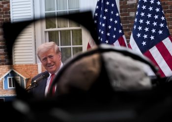 Trump zagrmio pod ‘staklenim štitom’: ‘Sastali su se s Putinom 3 dana prije izbijanja rata’