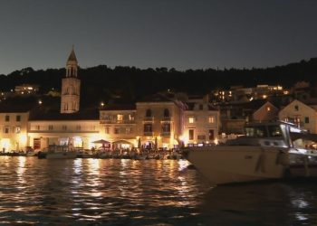 Turisti šokirani situacijom na Hvaru usred ljetne sezone, lokalci uzvraćaju: “Ljudima je stvarno dosta…”