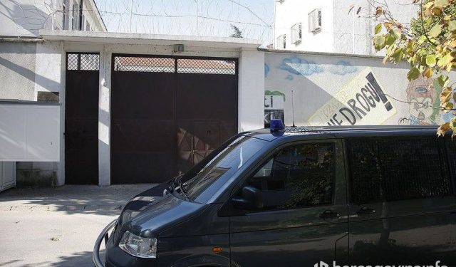 U KUĆI DRŽAO SVE I SVAŠTA Zatvorski čuvar iz KPZ Mostar osuđen na dvije godine zatvora