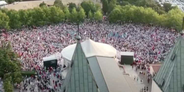 U Međugorju preko 60 tisuća mladih događa se čudo svijeta: Reagirao i Papa