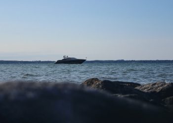 U Splitskom kanalu imali zastrašujući susret s nepoznatim crnim brodom: ‘Nije ga bilo na radaru’