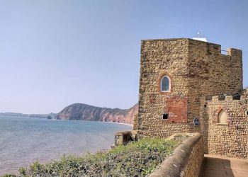 U Velikoj Britaniji ljudi su mirno ležali na plaži, a onda eksplozija i potpuna panika!