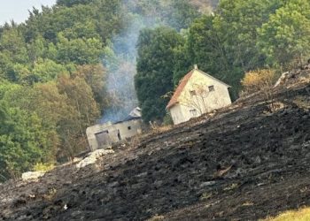 UGROŽENA DVA SELA Vatrogasci se treći dan bore s požarom u Posušju