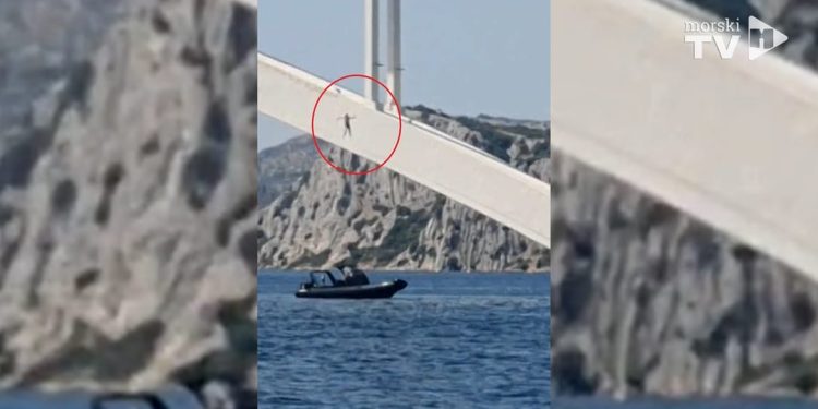 UZNEMIRUJUĆA SNIMKA Muškarac se popeo na konstrukciju šibenskog mosta pa se s njega bacio