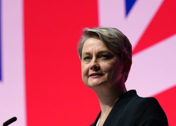 Ujedinjeno Kraljevstvo želi mizoginiju tretirati kao ekstremističko nasilje, što izaziva zabrinutost zbog gušenja slobode govora