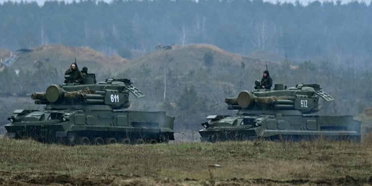 Ukrajina govori Bjelorusiji da povuče vojsku s granice — RT Rusija i bivši Sovjetski Savez