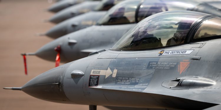 Ukrajina potvrdila gubitak prvog F-16 — RT Rusija i bivši Sovjetski Savez