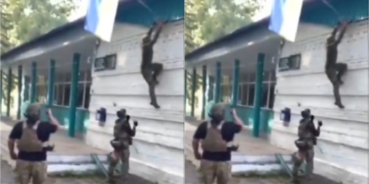 Ukrajinci snimili kako gaze ruske zastave, Rusi: ‘Naš odgovor nećete dugo čekati’