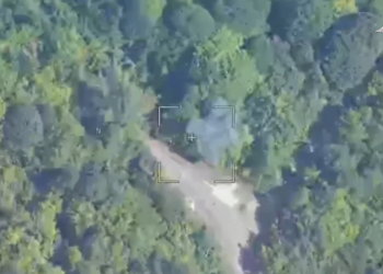 Ukrajinski tenk uništen dronom kamikaza – MOD (VIDEO) — RT Rusija i bivši Sovjetski Savez