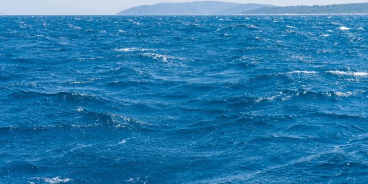 Upozorenje na buru i moguće nevere na Jadranu