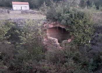 Urušava se Velika lokva u triljskom mjestu Velić. Općina nezainteresirana, čekaju se konzervatori